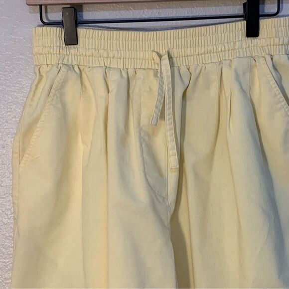 Croft & Barrow & Karen Scott Floral Yellow Top,
Elastic Waist Pull On Shorts M/8 - Picture 9 of 15